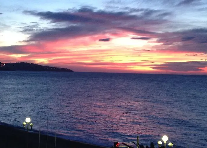Le Mirage, Sea Front View, 3 Bedrooms, 100m Nice